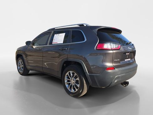 Used 2019 Jeep Cherokee Latitude Plus image 3