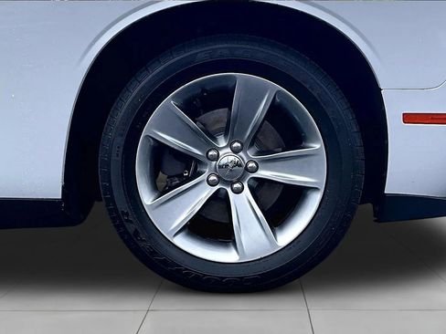 Used 2019 Dodge Challenger SXT RWD image 8