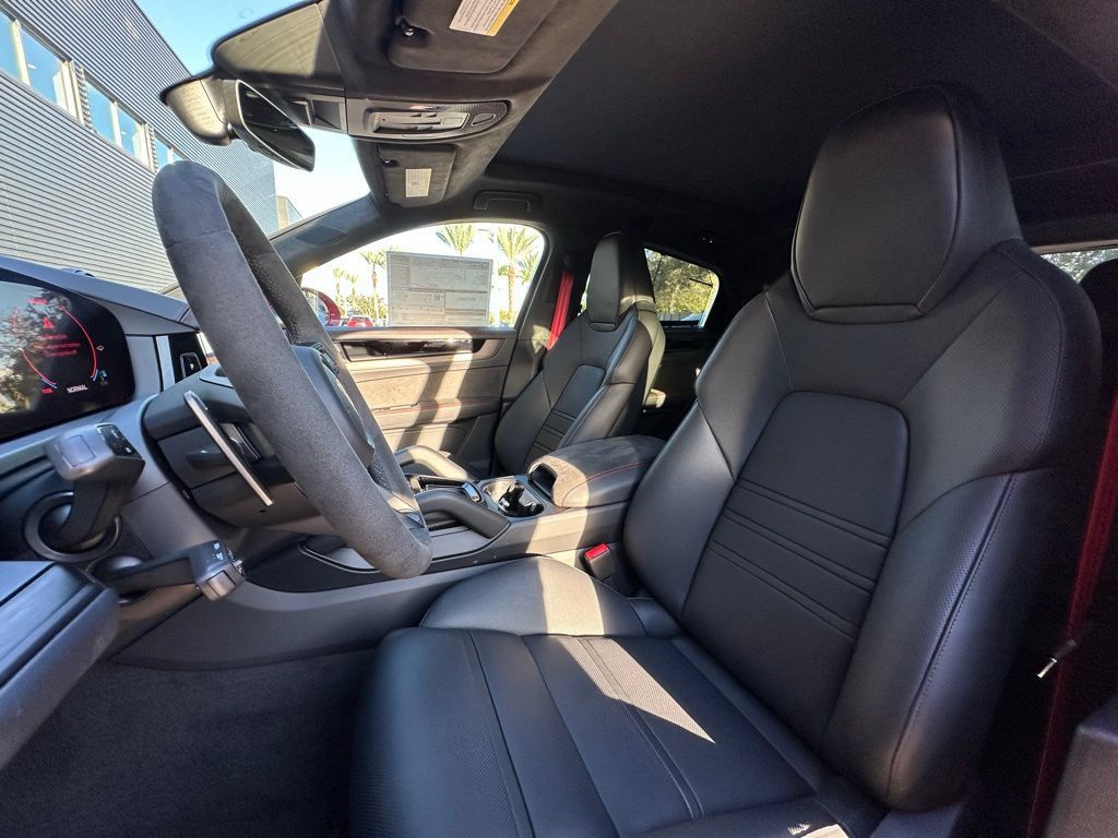 Certified 2026 Porsche Cayenne GTS AWD/4WD image 5