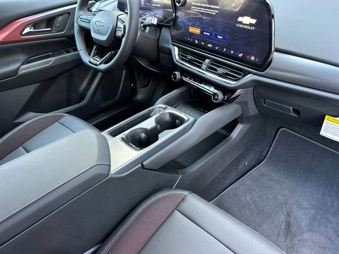 New 2026 Chevrolet Equinox EV RS image 18