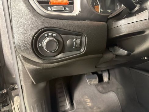 Used 2019 Jeep Renegade Sport w/ Sport Appearance Group image 14