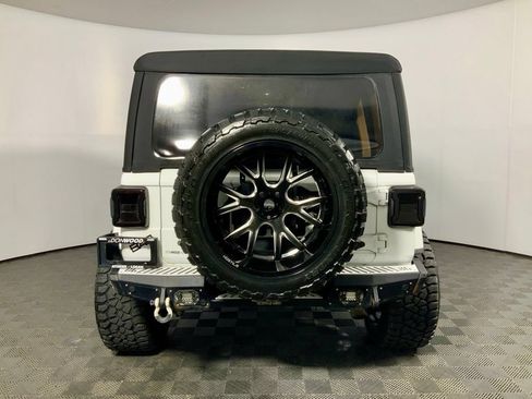 Used 2018 Jeep Wrangler Unlimited Sahara AWD/4WD image 14