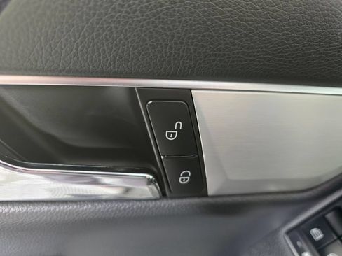 Used 2013 Mercedes-Benz C 250 Sedan image 24