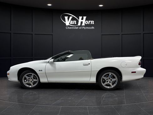 Used 2000 Chevrolet Camaro Z28 w/ SS Performance/Appearance Pkg RWD image 7