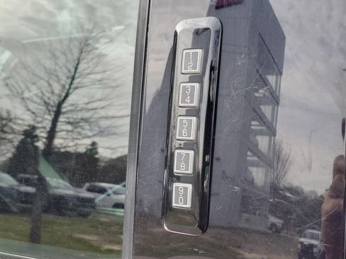 Used 2022 Ford F250 Platinum w/ Tremor Off-Road Package image 10