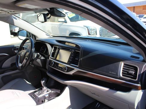 Used 2015 Toyota Highlander Limited Platinum AWD/4WD image 21