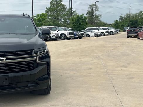 Used 2021 Chevrolet Suburban RST w/ Luxury Package image 3