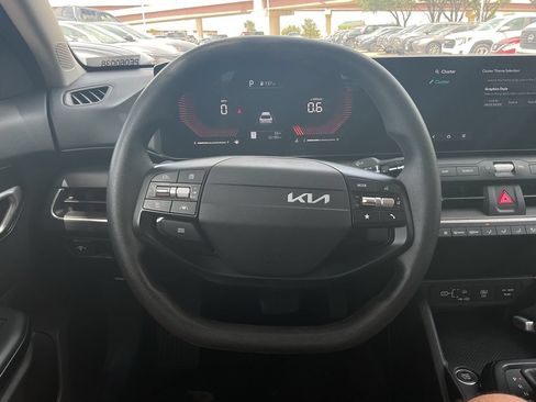 Used 2025 Kia K4 FWD image 22