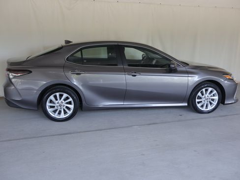 Used 2024 Toyota Camry LE AWD/4WD image 4