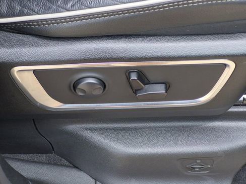 Used 2025 RAM 1500 Laramie AWD/4WD image 18