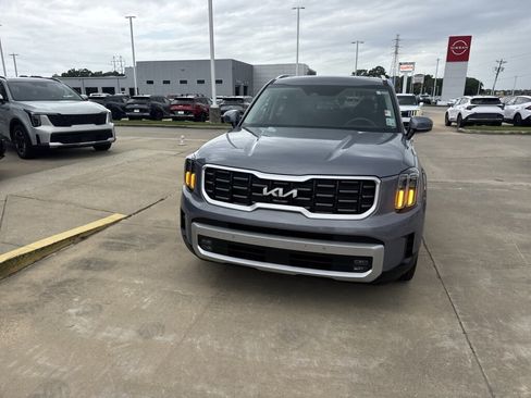 Used 2024 Kia Telluride SX w/ Towing Package FWD image 5
