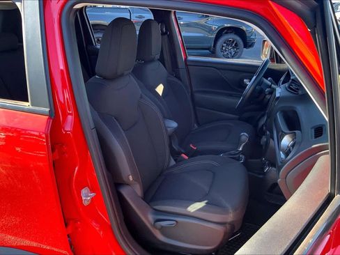 Used 2023 Jeep Renegade Latitude w/ Premium Group image 18