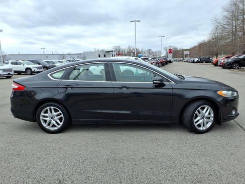 Used 2014 Ford Fusion SE w/ Equipment Group 202A image 2