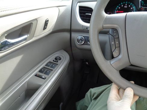 Used 2015 Chevrolet Traverse LS FWD image 25