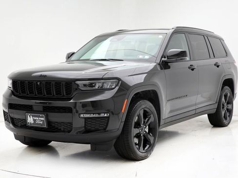 Used 2023 Jeep Grand Cherokee L Limited w/ Luxury Tech Group II image 2