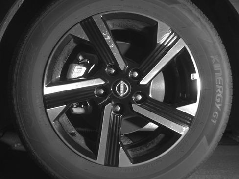 Used 2025 Nissan Sentra SV FWD image 15