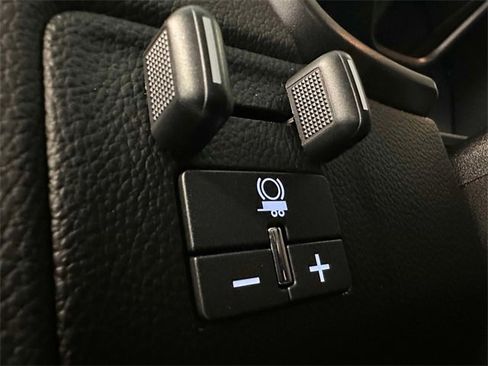 Used 2020 Chevrolet Colorado ZR2 image 16