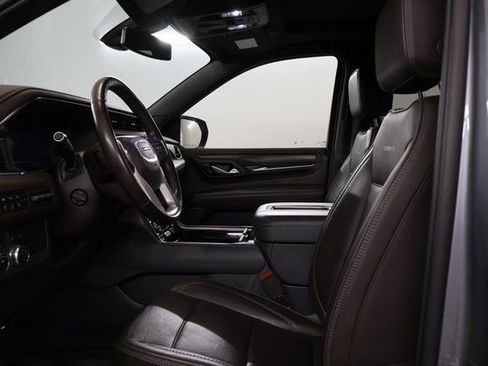 Used 2022 GMC Yukon XL Denali AWD/4WD image 11