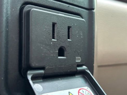 Used 2016 RAM 1500 Laramie Longhorn w/ Convenience Group image 40