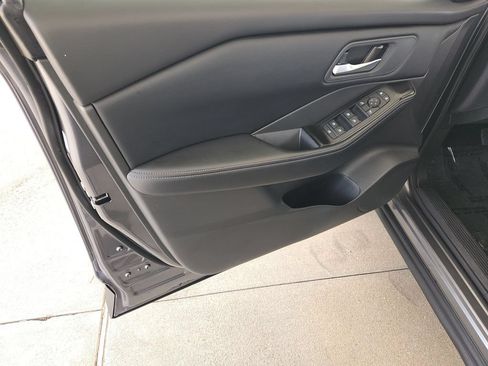 Used 2026 Nissan Rogue SV FWD image 28