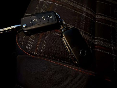 Used 2011 Volkswagen Golf 4-Door image 38