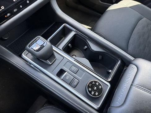 Certified 2025 Nissan Pathfinder SV AWD/4WD image 9