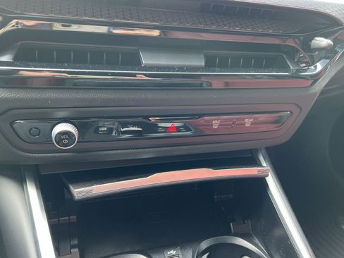 Used 2025 BMW 330i Sedan w/ M Sport Package image 19