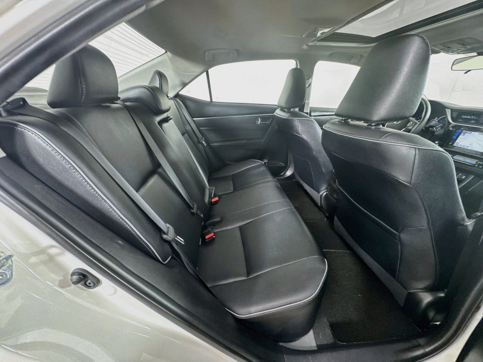 Used 2019 Toyota Corolla XLE w/ Carpet Mat Package (TMS) FWD image 27