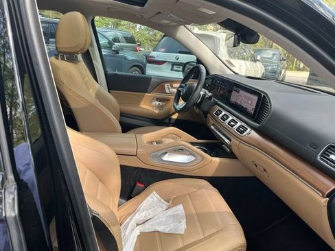 Used 2024 Mercedes-Benz GLS 580 4MATIC image 11