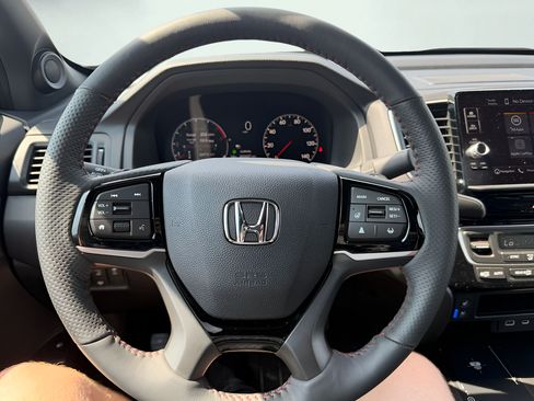 Used 2025 Honda Ridgeline Black Edition image 14