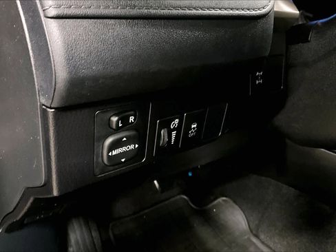 Used 2015 Toyota RAV4 LE image 31