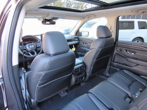 New 2026 Honda Pilot Touring image 17