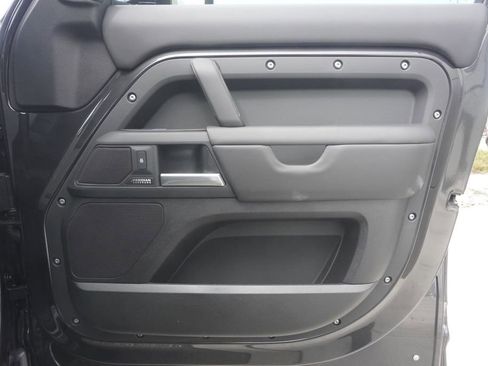 New 2026 Land Rover Defender 110 X-Dynamic SE image 21