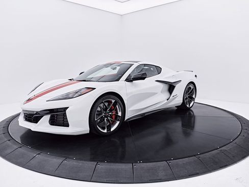 Used 2025 Chevrolet Corvette Z06 RWD image 17