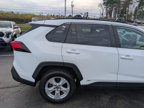 Used 2022 Toyota RAV4 XLE w/ Convenience Package AWD/4WD image 8