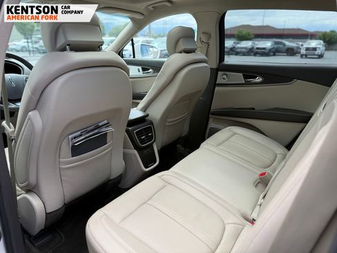Used 2016 Lincoln MKX Reserve w/ Luxury Package FWD image 31