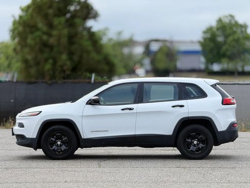 Used 2016 Jeep Cherokee Sport w/ Cold Weather Group AWD/4WD image 8