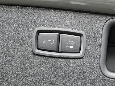 Certified 2026 Porsche Macan Turbo AWD/4WD image 31