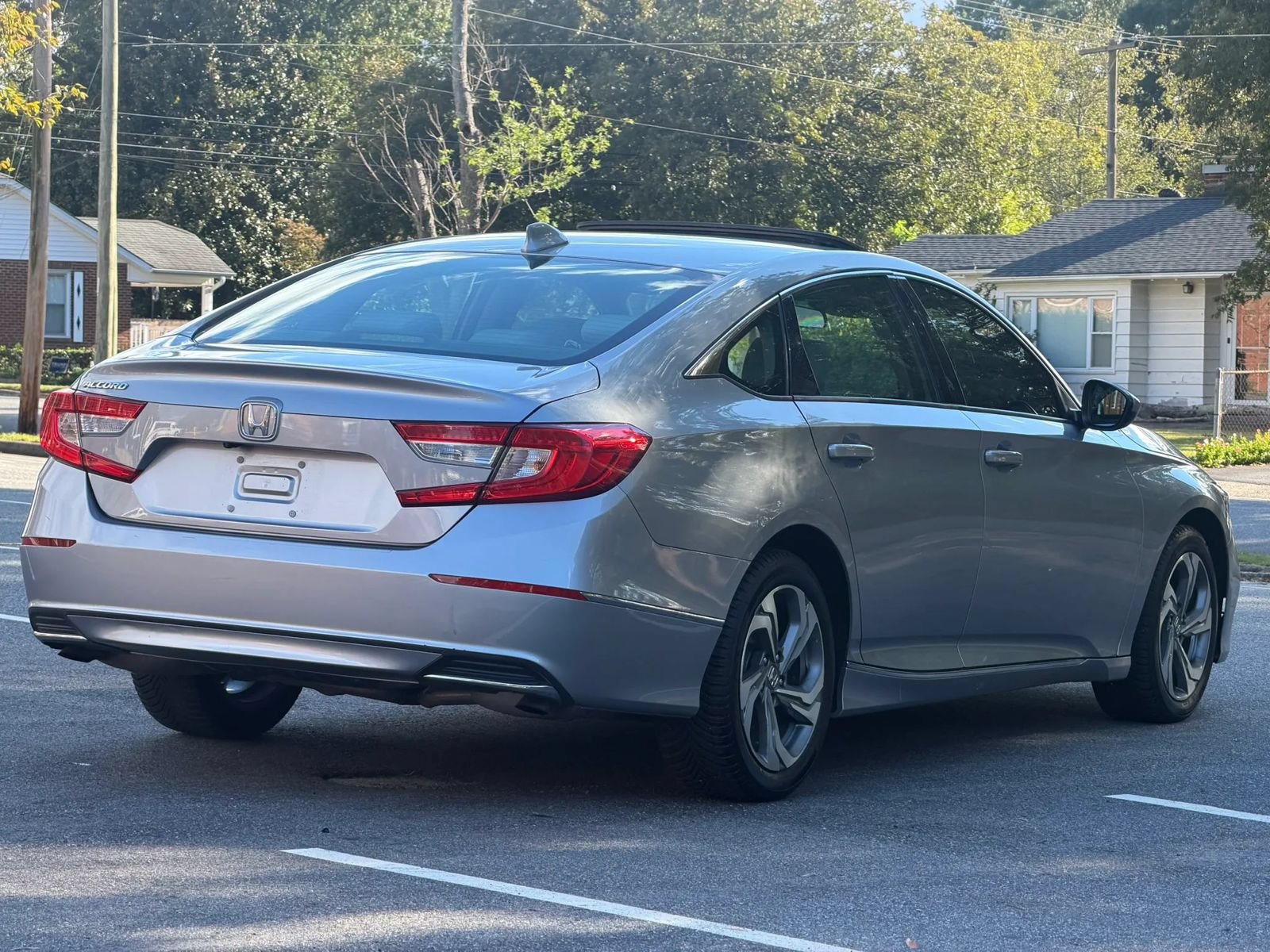 Used 2018 Honda Accord EX image 9