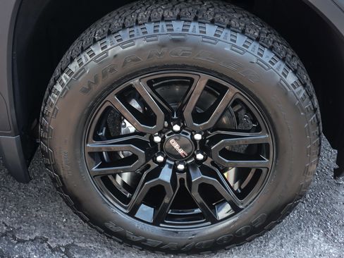 Used 2024 GMC Sierra 1500 Pro w/ Graphite Edition AWD/4WD image 9