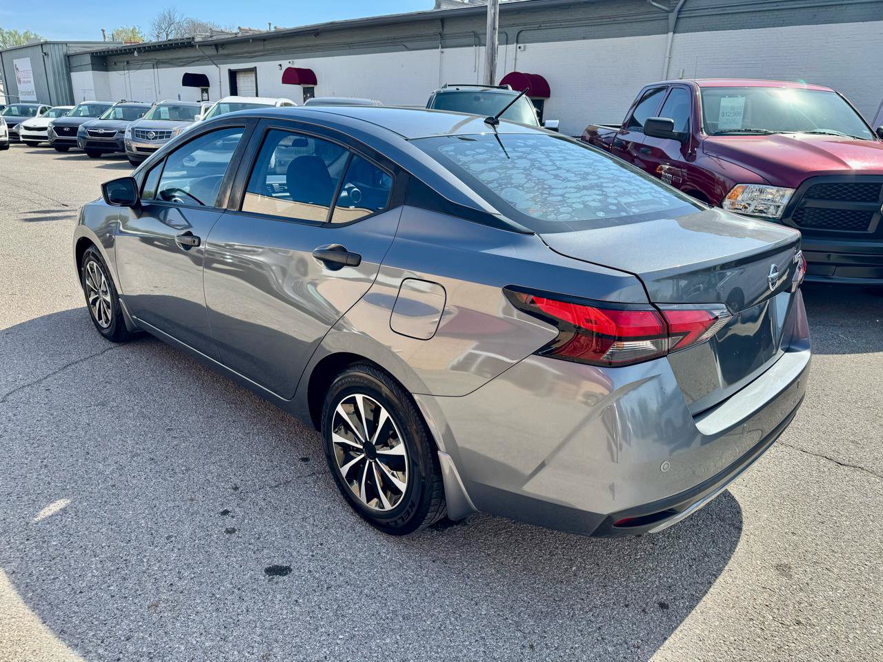 Used 2020 Nissan Versa S FWD image 4