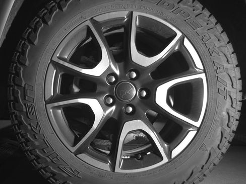 Used 2025 Jeep Compass Trailhawk image 14