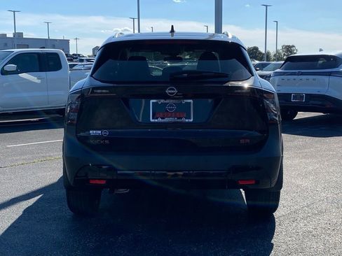New 2025 Nissan Kicks SR image 5