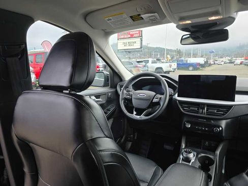 Used 2025 Ford Escape Platinum image 10
