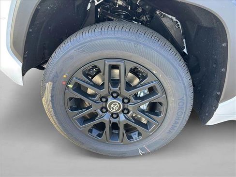 Used 2026 Toyota Tundra Limited AWD/4WD image 15