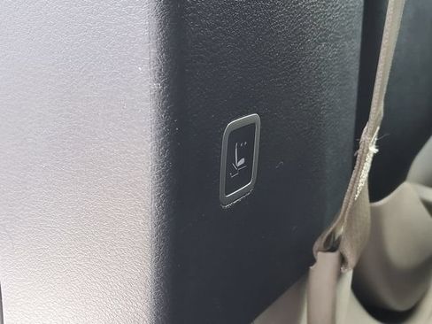 Used 2024 Chrysler Pacifica Touring-L FWD image 28