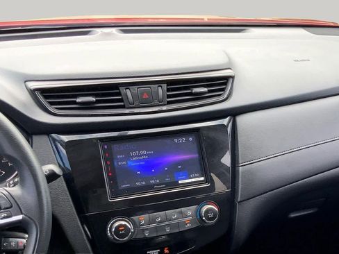 Used 2017 Nissan Rogue S AWD/4WD image 6