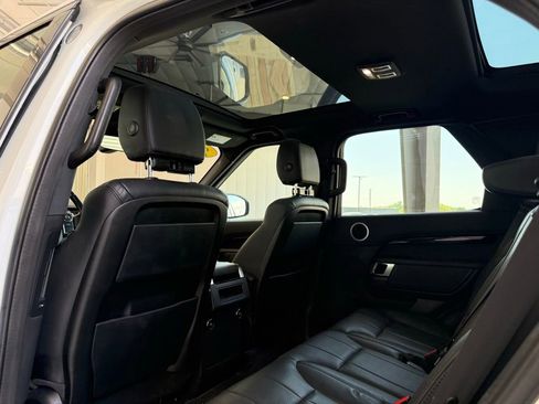 Used 2018 Land Rover Discovery SE image 21