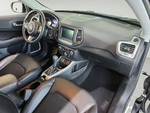 Used 2018 Jeep Compass Latitude w/ Popular Equipment Group FWD image 21