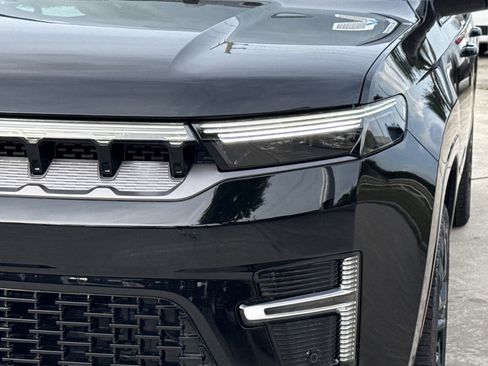 New 2026 Jeep Grand Wagoneer L Summit AWD/4WD image 8
